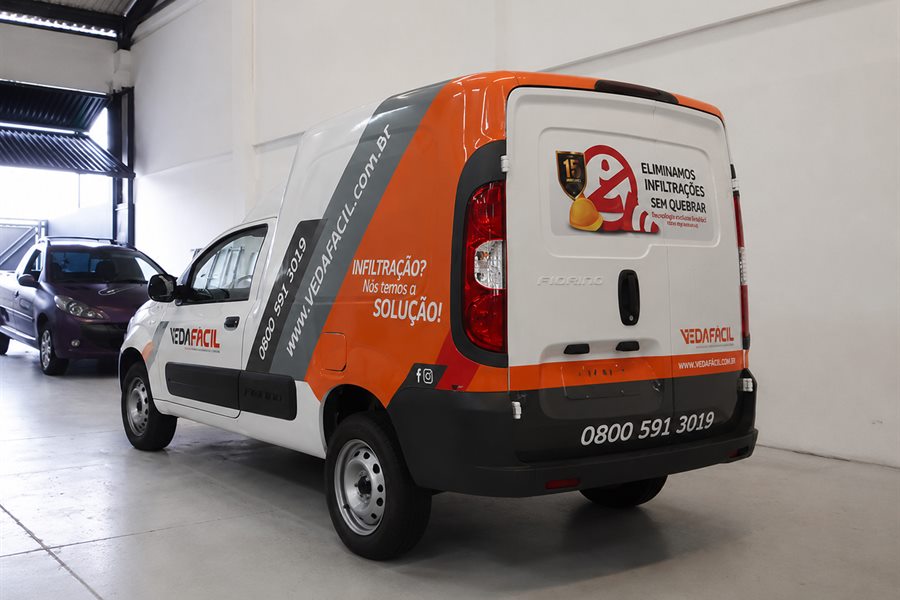 Van e utilitário com envelopamento